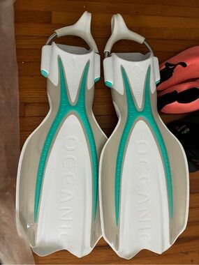 Women's White & Teal Snorkel Fins